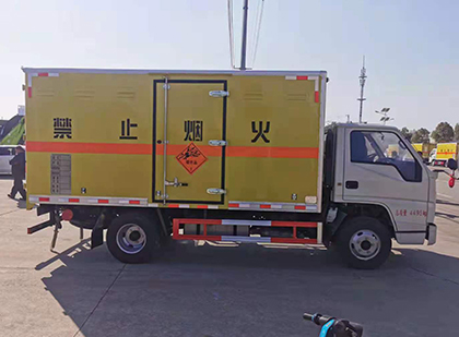 嵩县爆破器材运输车技术升级与安全合规新趋势